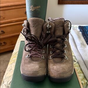Danner Women's Lace Up Brown Boots Ash color
8.5
